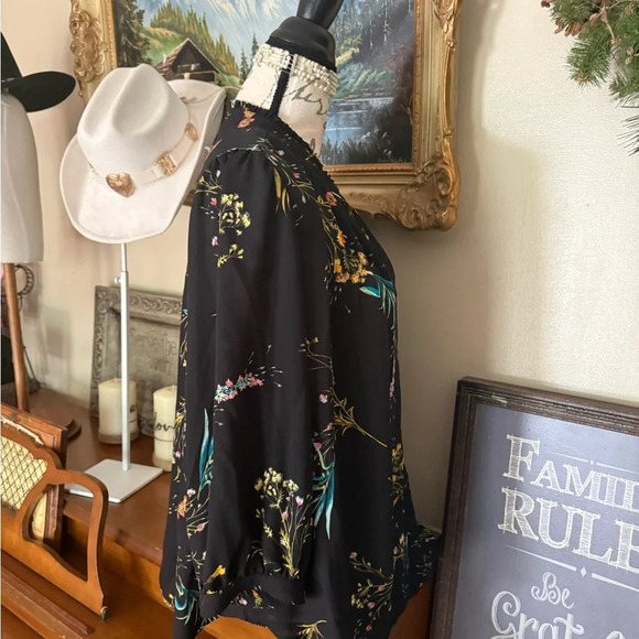 Worthington Black Blouse with Floral Design NWT 50.00 - Picture 7 of 8